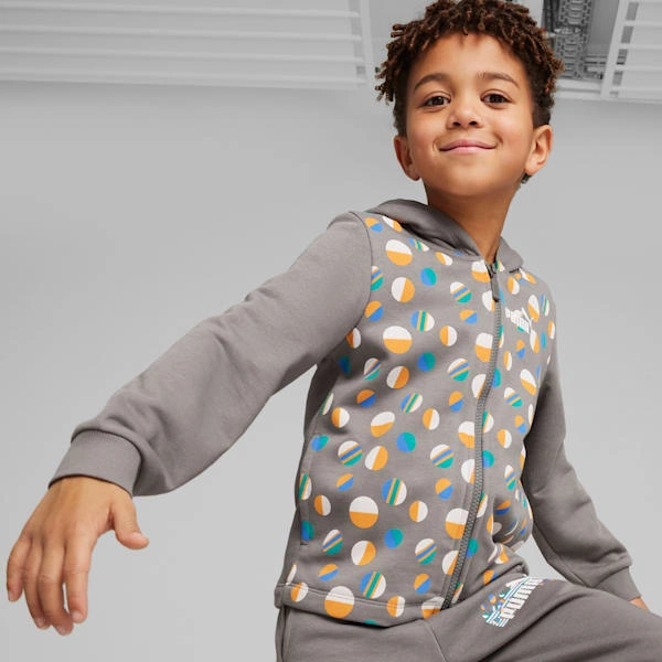 PUMA ESS+ SUMMER CAMP – Malí dobrodruzi v mikině: Léto volá! Hřejivá radost pro nejmenší.